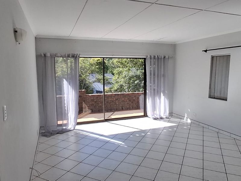 Spacious 4 Bedroom Family Home in Gonubie - Photo 5