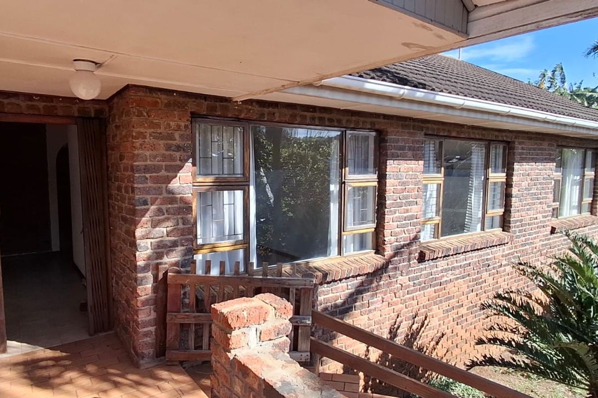 Spacious 4 Bedroom Family Home in Gonubie - Photo 3