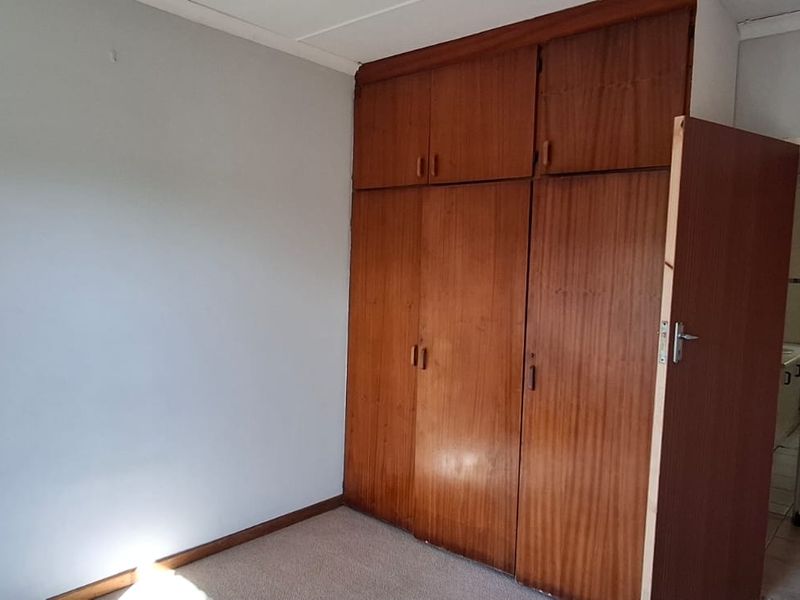 Spacious 4 Bedroom Family Home in Gonubie - Photo 8