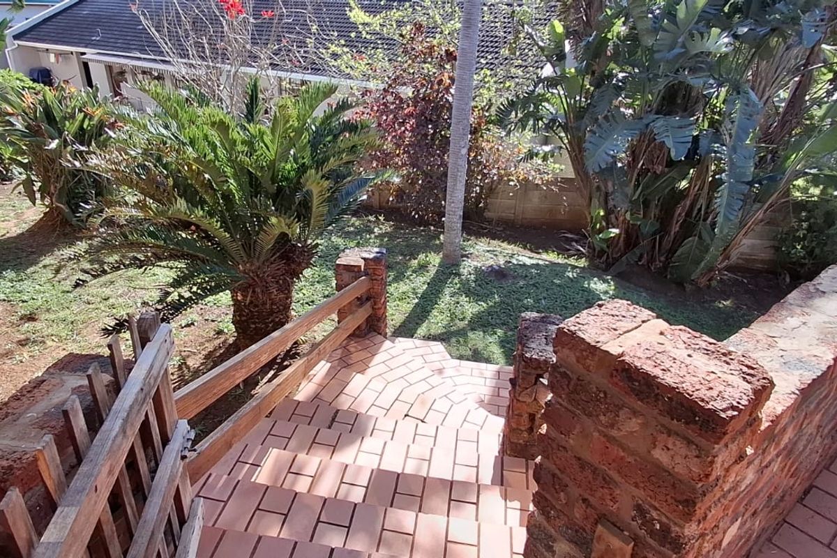 Spacious 4 Bedroom Family Home in Gonubie - Photo 2