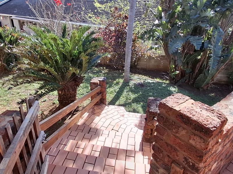 Spacious 4 Bedroom Family Home in Gonubie - Photo 2