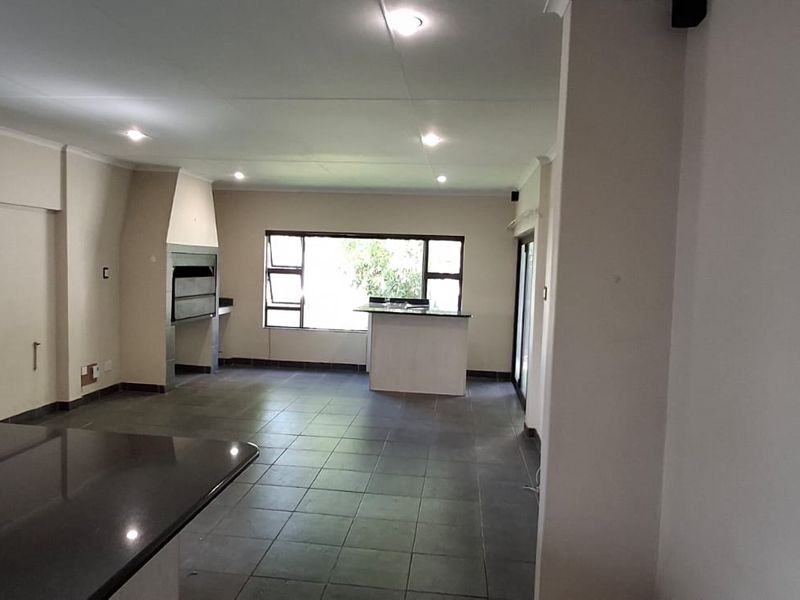 Modern 3 Bedroom Family Home with Sea Views & Separate Flatlet - Photo 3