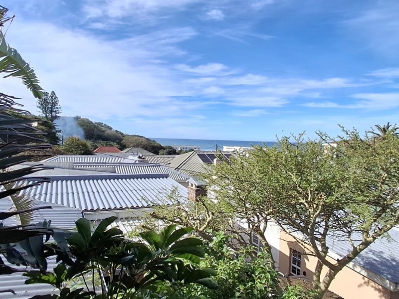 Modern 3 Bedroom Family Home with Sea Views & Separate Flatlet