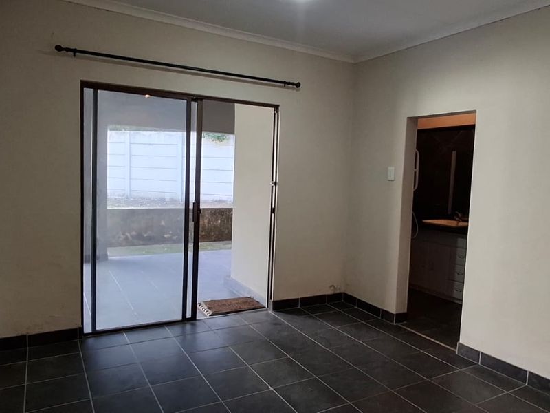 Modern 3 Bedroom Family Home with Sea Views & Separate Flatlet - Photo 5