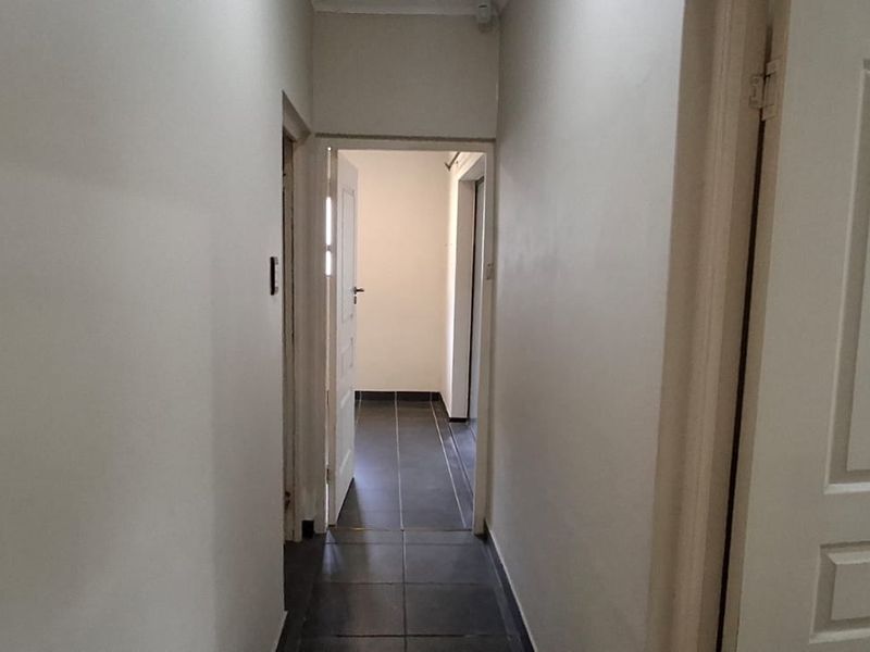 Modern 3 Bedroom Family Home with Sea Views & Separate Flatlet - Photo 9