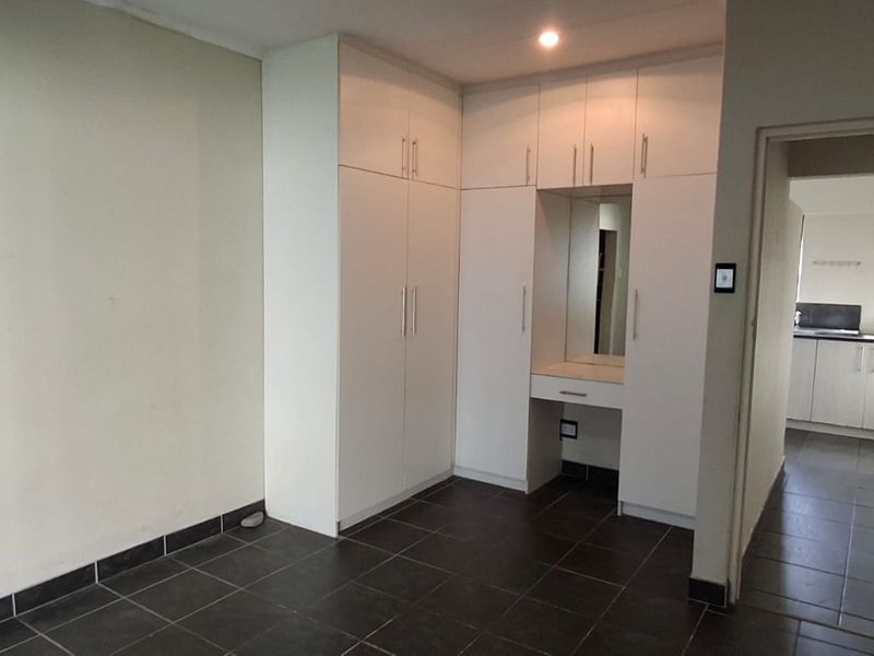 Modern 3 Bedroom Family Home with Sea Views & Separate Flatlet - Photo 6