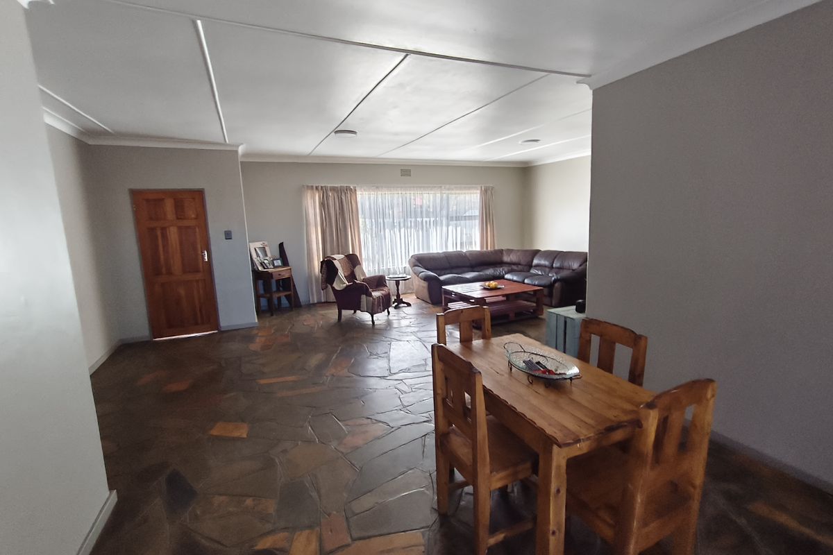 Beautifully renovated. Secure. Move-in ready - Photo 4