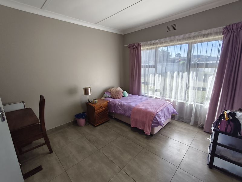 Beautifully renovated. Secure. Move-in ready - Photo 6
