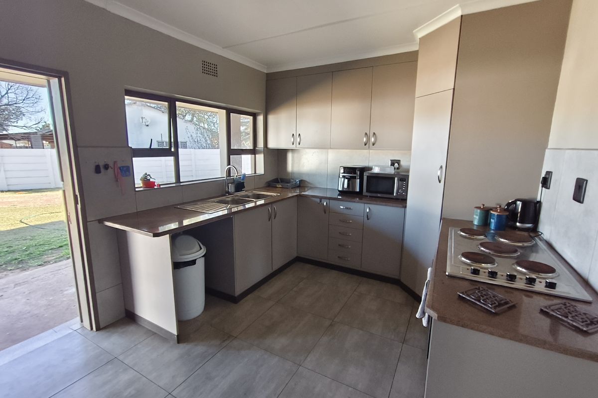Beautifully renovated. Secure. Move-in ready - Photo 3
