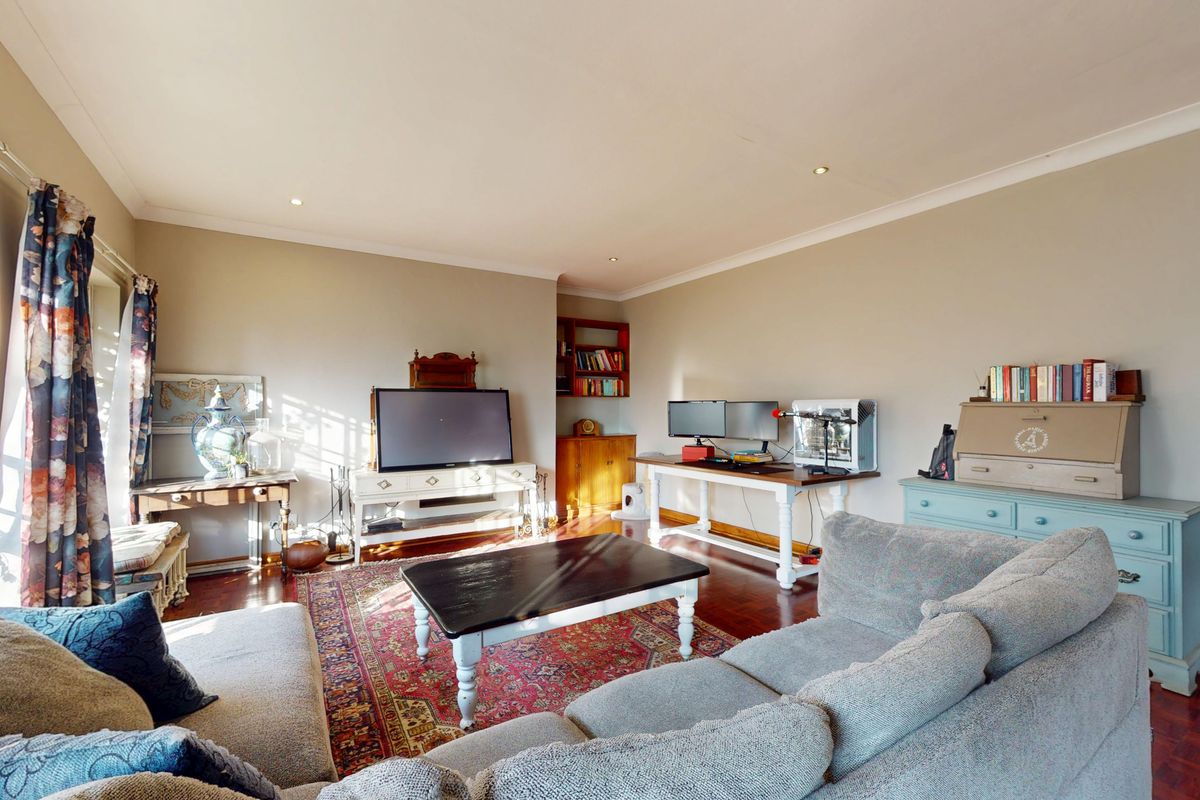 Large 3 Bedroom 2.5 Bathroom Townhouse- Klippoortjie - Photo 4