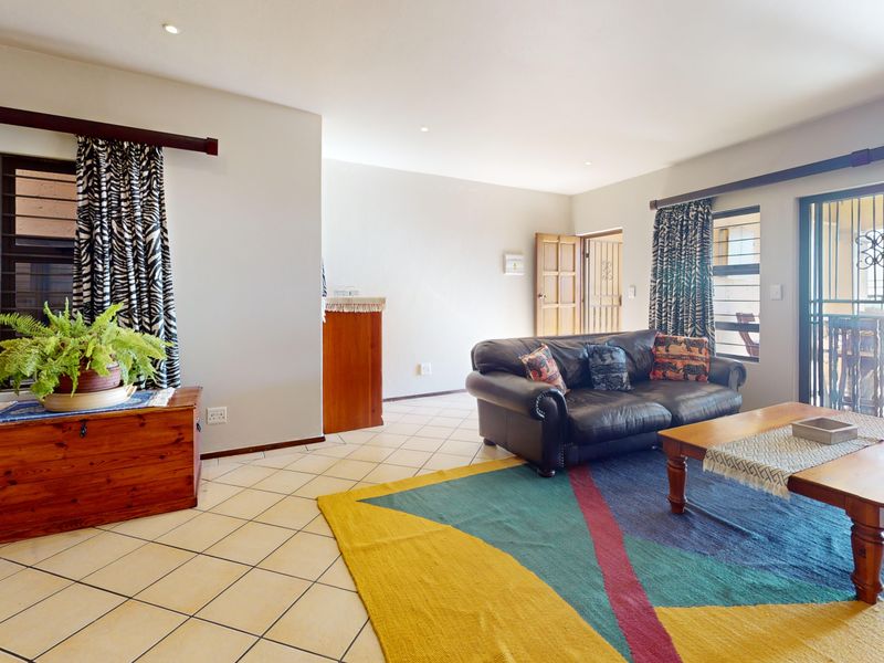 4 Bedroom, 2.5 Bathroom Family Home- Sunnyrock - Photo 3