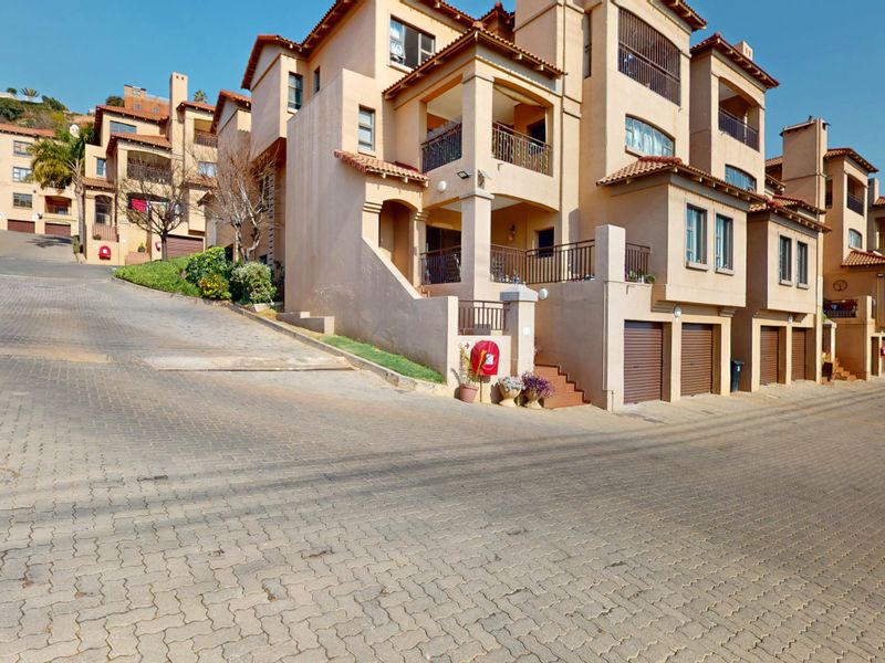 4 Bedroom, 2.5 Bathroom Family Home- Sunnyrock
