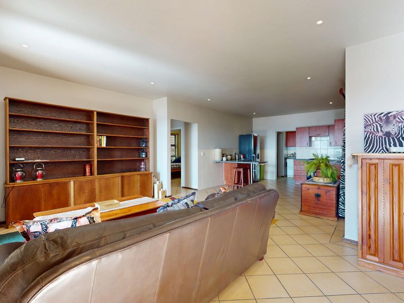 4 Bedroom, 2.5 Bathroom Family Home- Sunnyrock - Photo 2