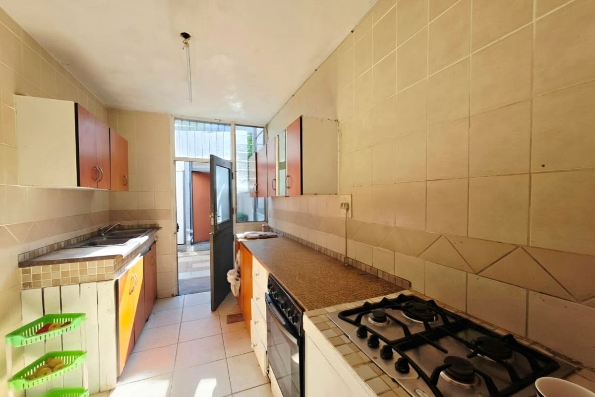 Secure 3-Bedroom Duplex with Private Pool - Photo 2