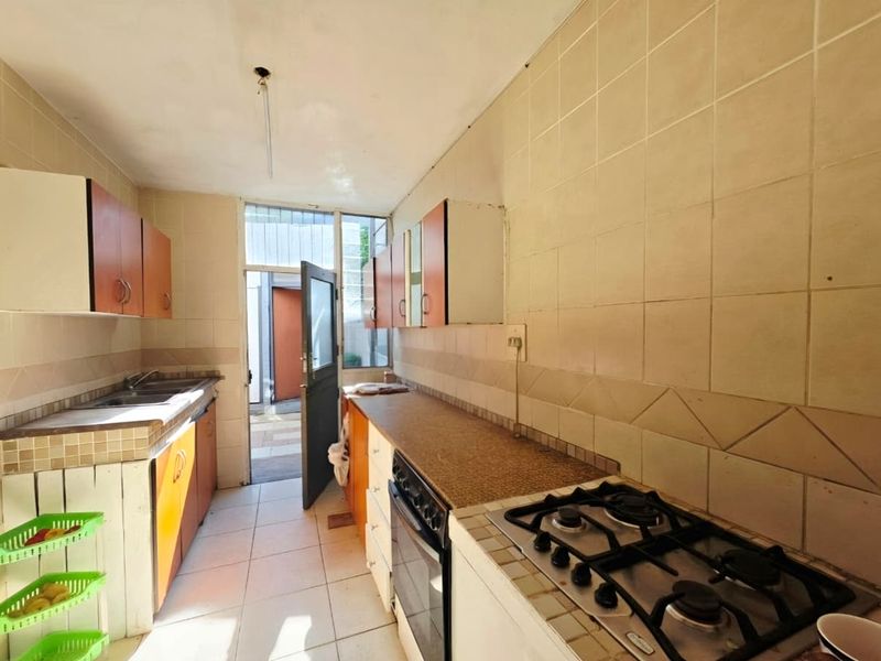 Secure 3-Bedroom Duplex with Private Pool - Photo 2