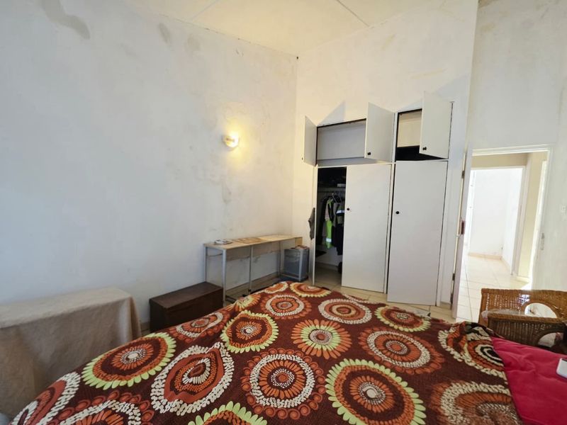 Secure 3-Bedroom Duplex with Private Pool - Photo 9