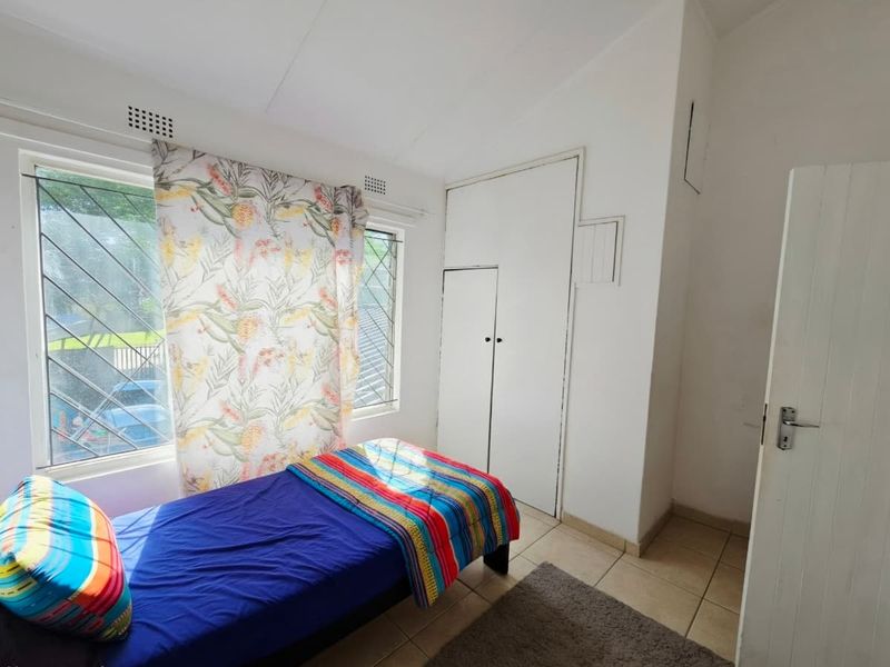 Secure 3-Bedroom Duplex with Private Pool - Photo 8