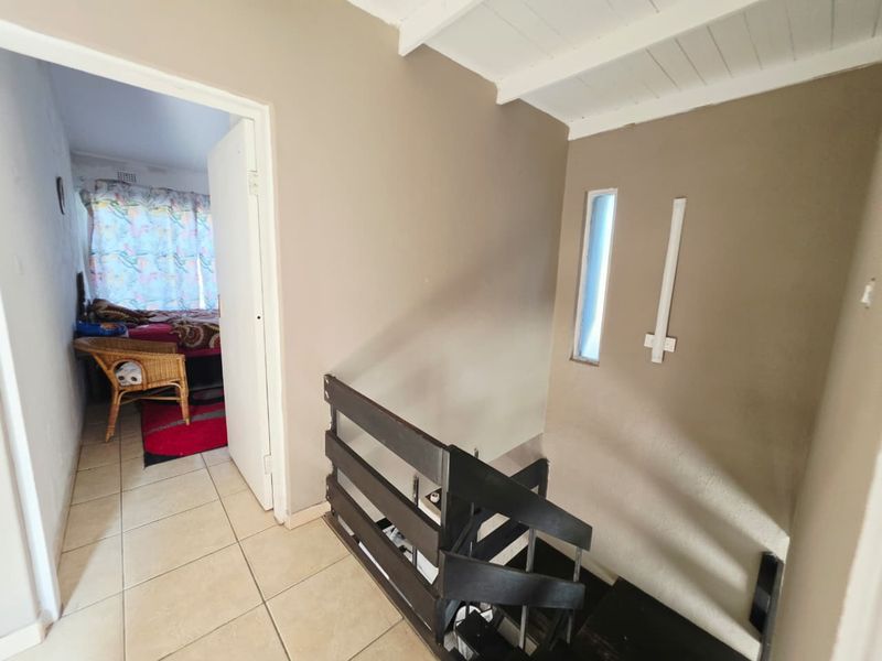 Secure 3-Bedroom Duplex with Private Pool - Photo 7