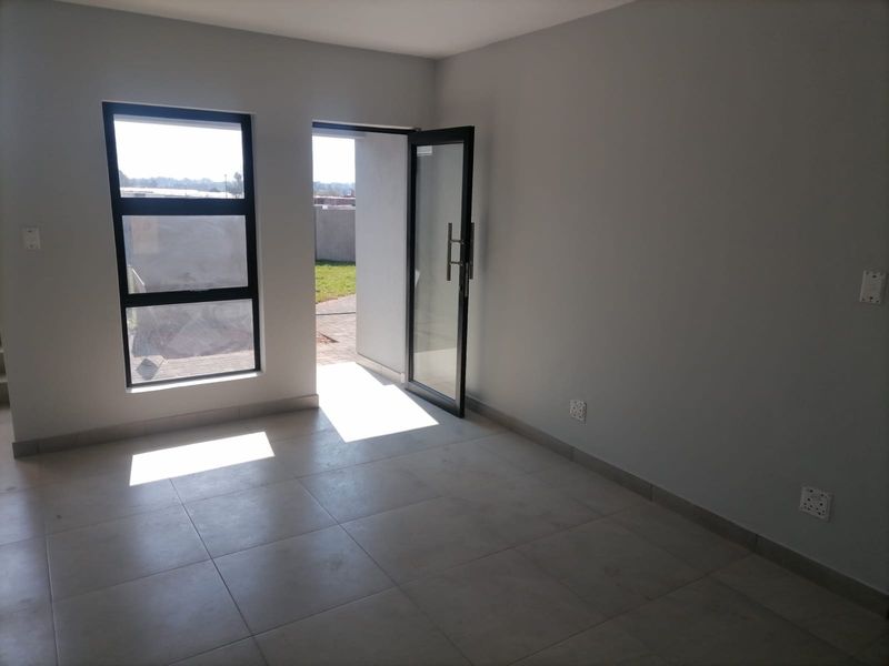 THREE BEDROOM TWO BATHROOM AND DOUBLE GARAGE IN DU VIN ESTATE RASLOUW(CENTURION) - Photo 10