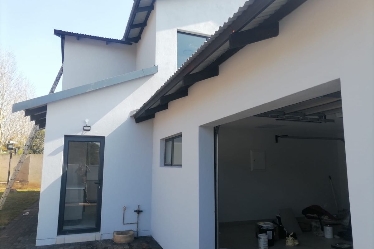 THREE BEDROOM TWO BATHROOM AND DOUBLE GARAGE IN DU VIN ESTATE RASLOUW(CENTURION) - Photo 4
