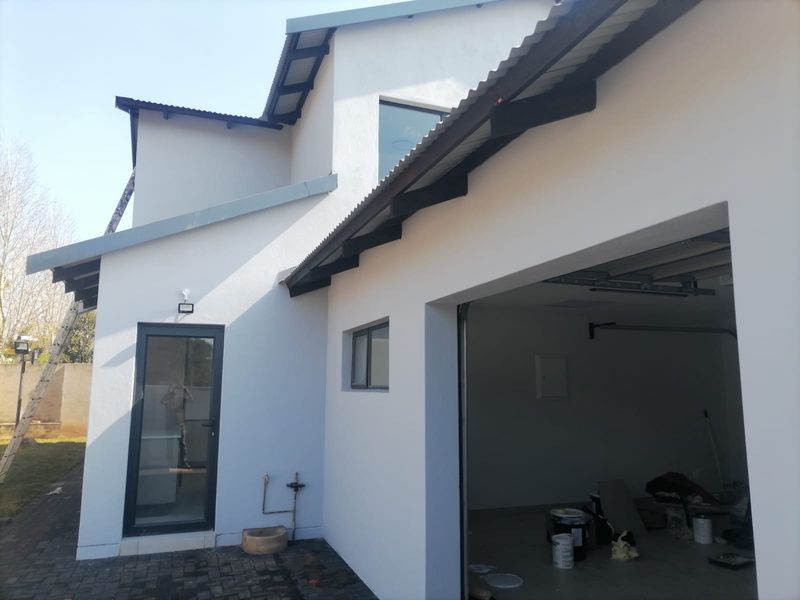 THREE BEDROOM TWO BATHROOM AND DOUBLE GARAGE IN DU VIN ESTATE RASLOUW(CENTURION) - Photo 4