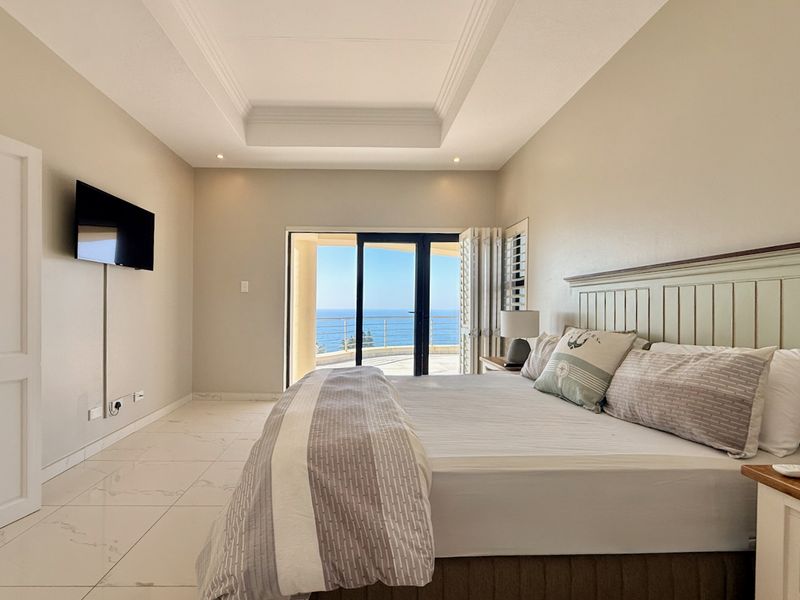 Luxury Coastal Living with Panoramic Ocean Views and Guesthouse rights - Photo 10