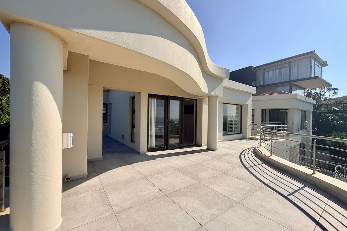 Luxury Coastal Living with Panoramic Ocean Views and Guesthouse rights - Photo 2