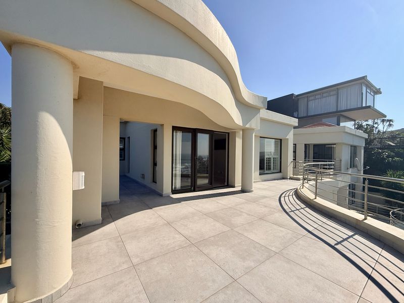 Luxury Coastal Living with Panoramic Ocean Views and Guesthouse rights - Photo 2