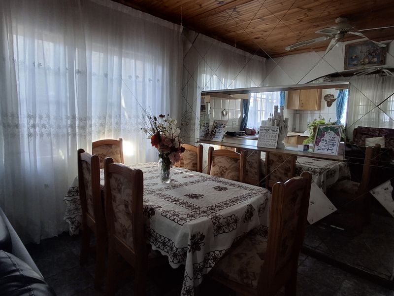 4 Bedroom House for Sale - Photo 5