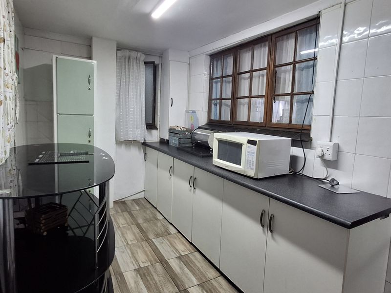 4 Bedroom House for Sale - Photo 9