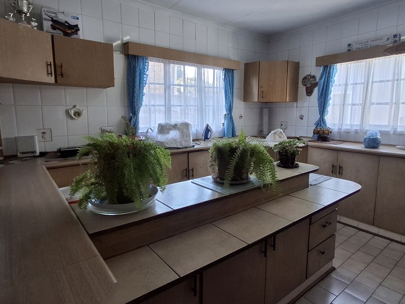 4 Bedroom House for Sale - Photo 8
