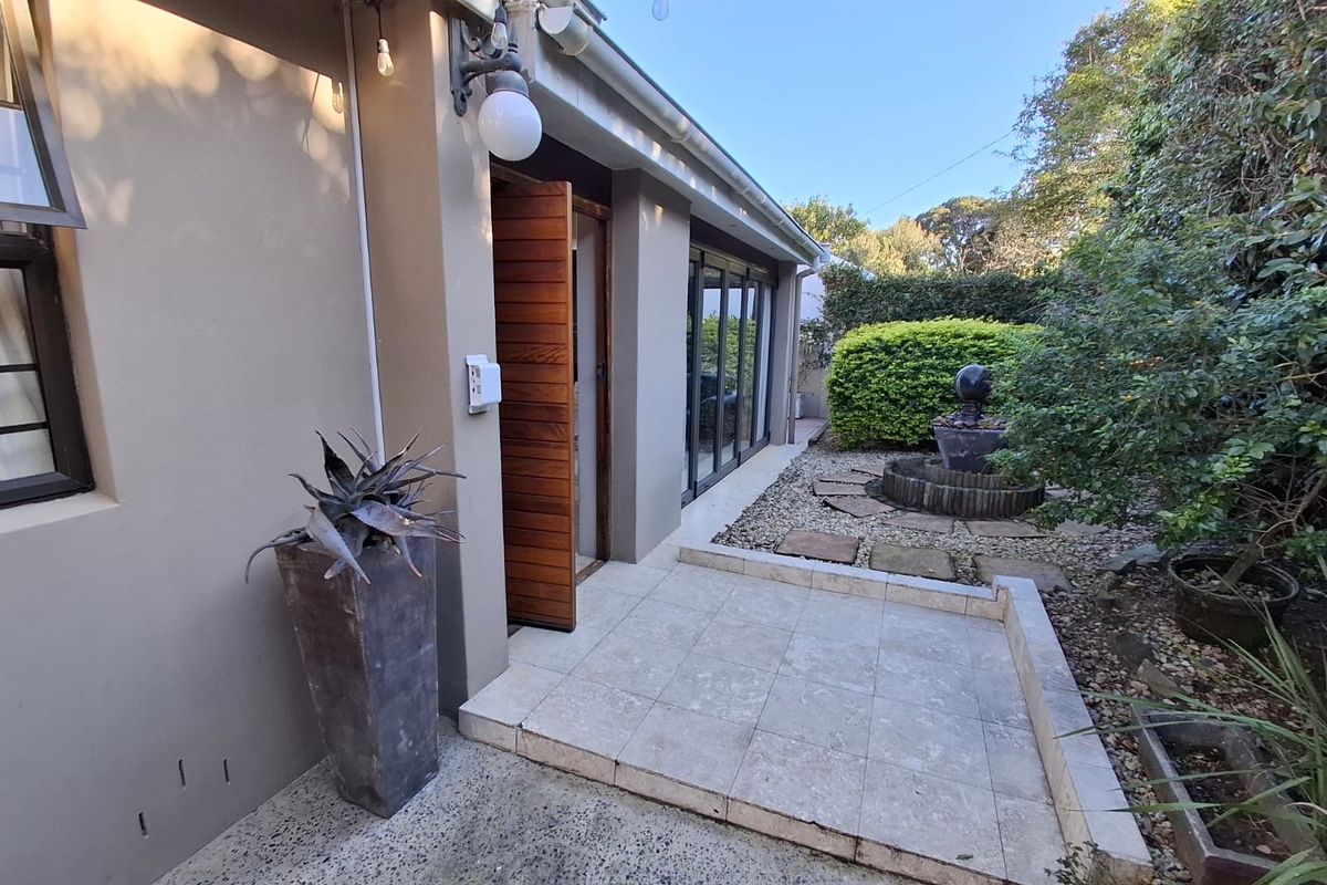 Space, Style & Serenity – Exceptional 5 Bedroom Family Home in Nahoon - Photo 2