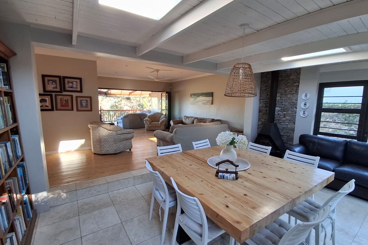 Space, Style & Serenity – Exceptional 5 Bedroom Family Home in Nahoon - Photo 3