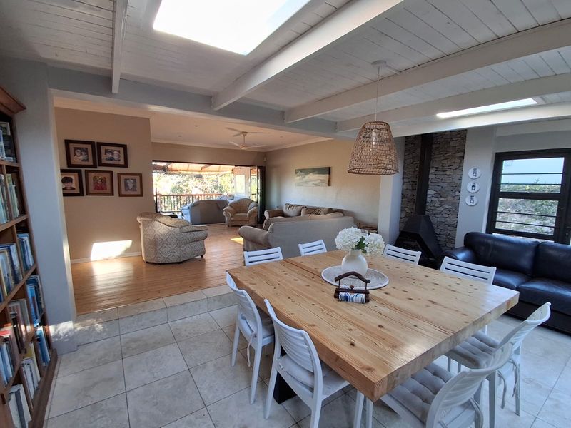 Space, Style & Serenity – Exceptional 5 Bedroom Family Home in Nahoon - Photo 3