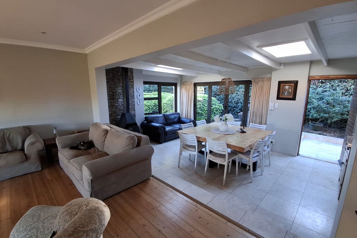 Space, Style & Serenity – Exceptional 5 Bedroom Family Home in Nahoon - Photo 4