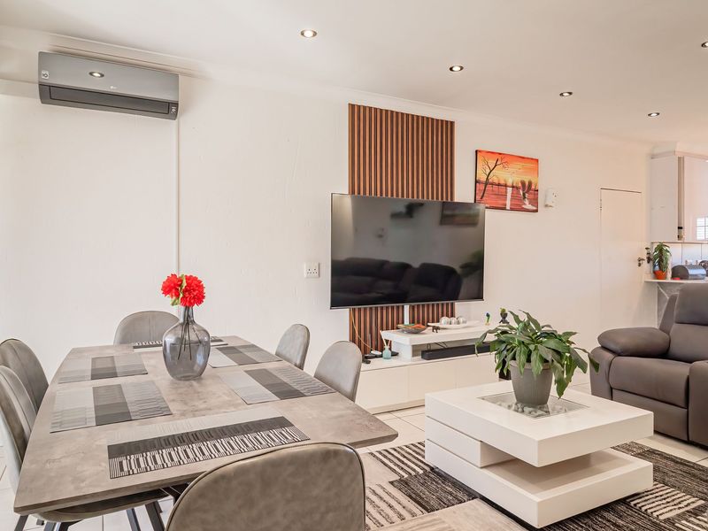 Elegant Solar-Powered 3-Bedroom Cluster in Exclusive Helderwyk Estate - Photo 6