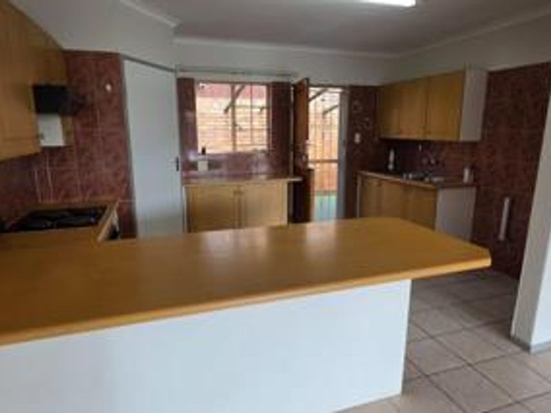 Move in Ready House in Full Title Complex - Photo 4