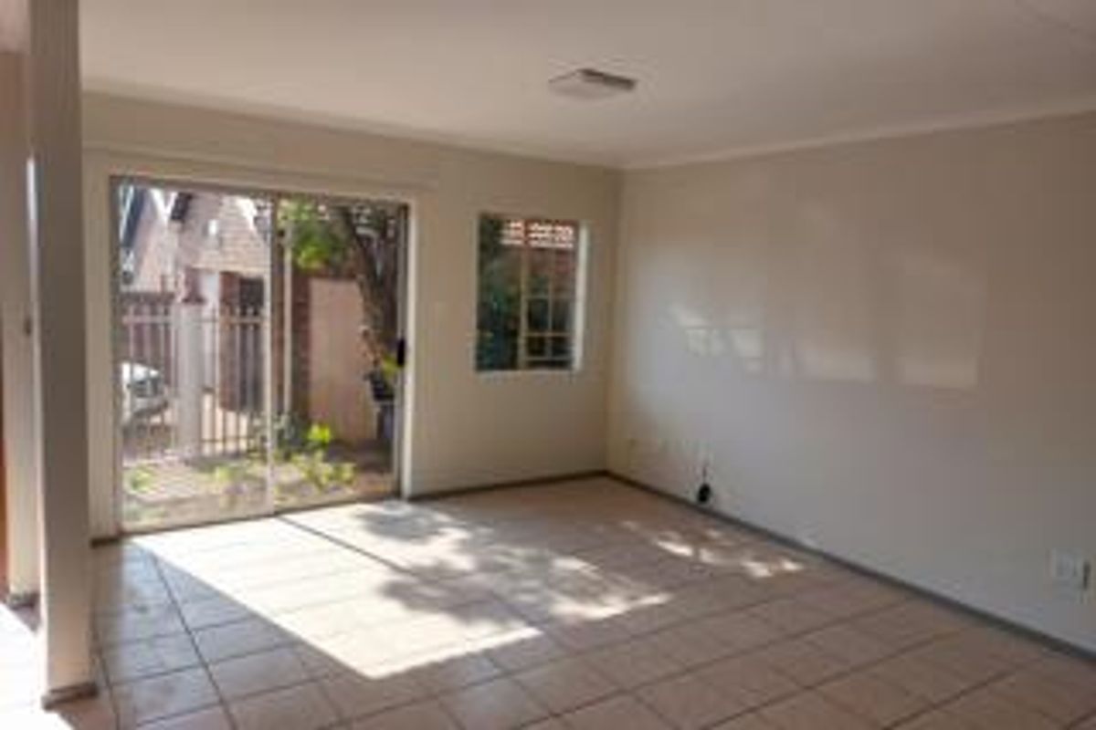 Move in Ready House in Full Title Complex - Photo 3