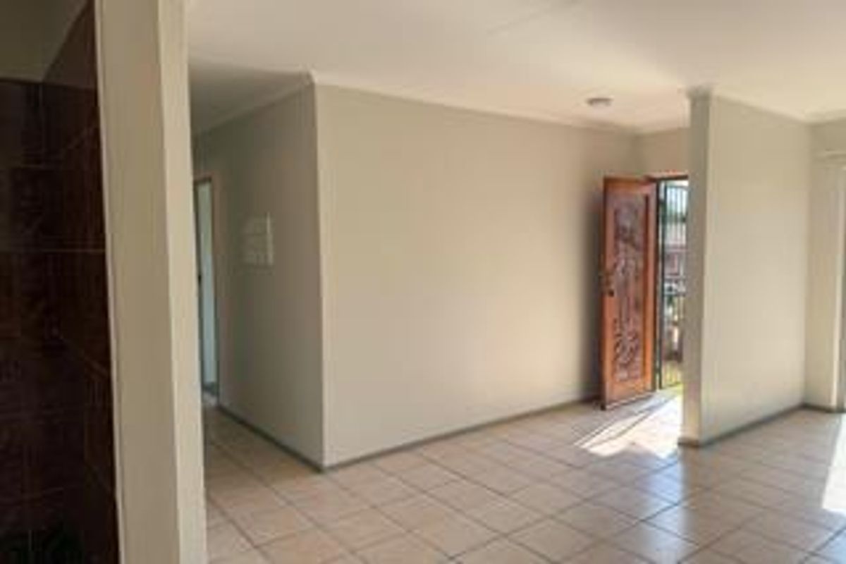 Move in Ready House in Full Title Complex - Photo 5
