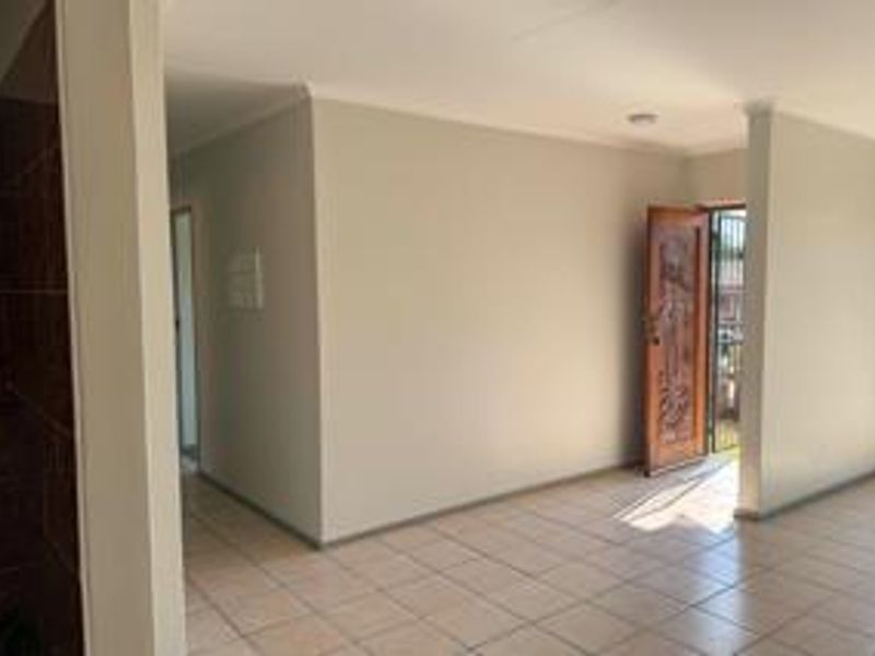 Move in Ready House in Full Title Complex - Photo 5