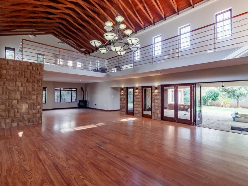 Space, Sustainability, and Supreme Comfort: The Ultimate All-Inclusive Estate Home - Photo 1