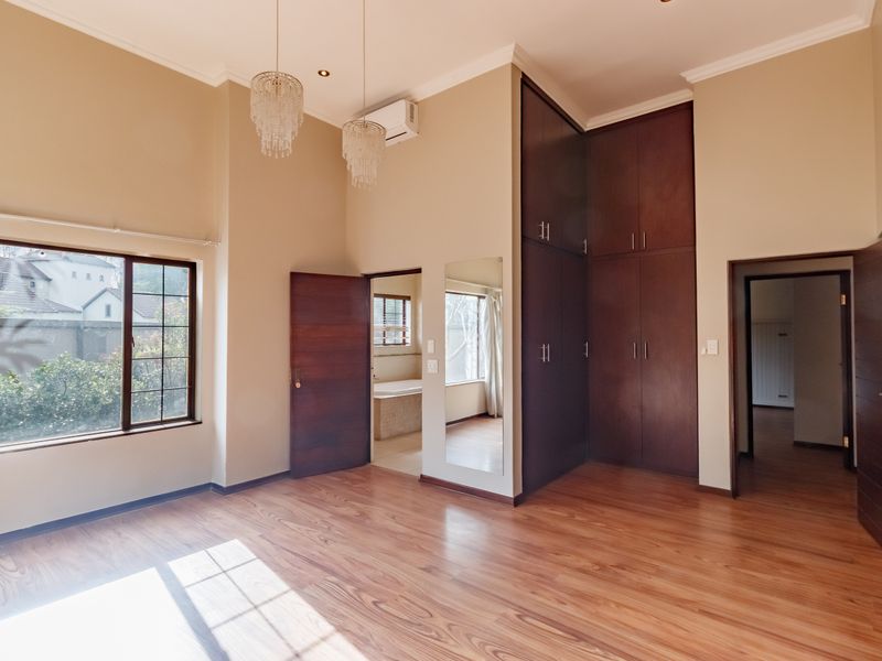 Space, Sustainability, and Supreme Comfort: The Ultimate All-Inclusive Estate Home - Photo 3