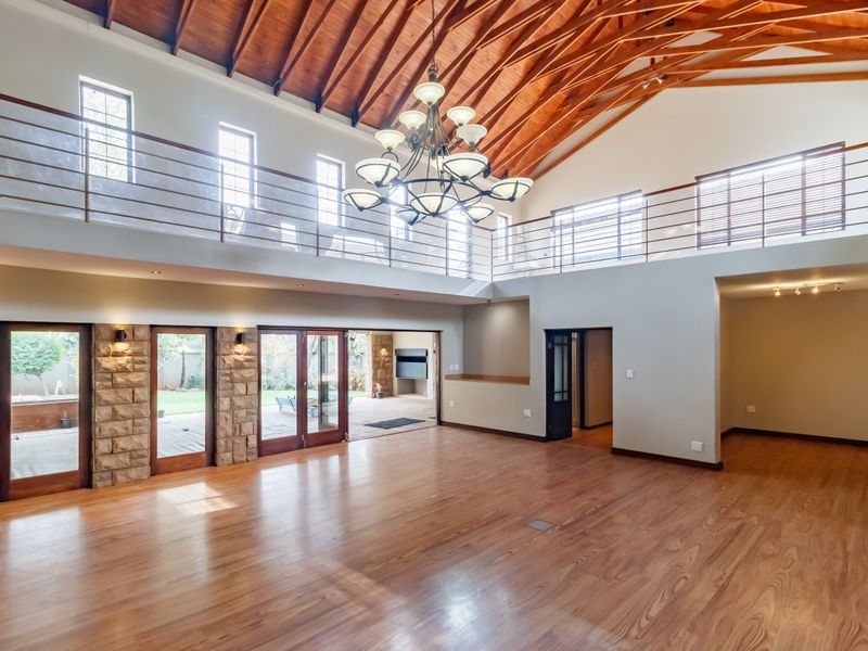 Space, Sustainability, and Supreme Comfort: The Ultimate All-Inclusive Estate Home - Photo 10