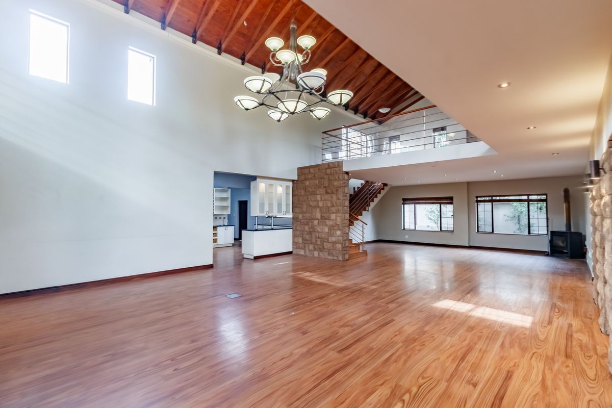 Space, Sustainability, and Supreme Comfort: The Ultimate All-Inclusive Estate Home - Photo 2