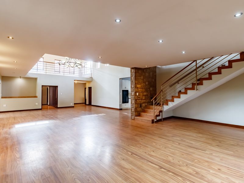 Space, Sustainability, and Supreme Comfort: The Ultimate All-Inclusive Estate Home - Photo 9