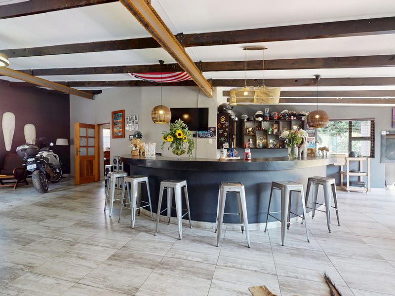 Stunning family Home, Entertainers dream! - Photo 10