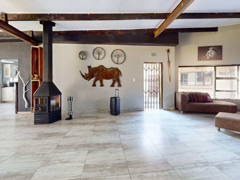 Stunning family Home, Entertainers dream! - Photo 9
