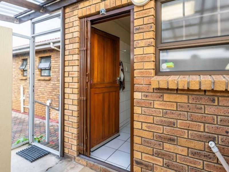 Comfortable Retirement Living in Central Hartenbos - Photo 10