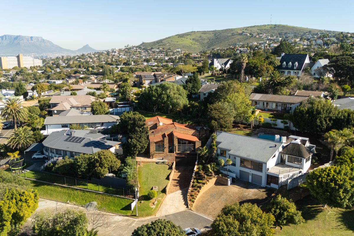 Spacious Family Home for Sale in Hoheizen - Photo 4