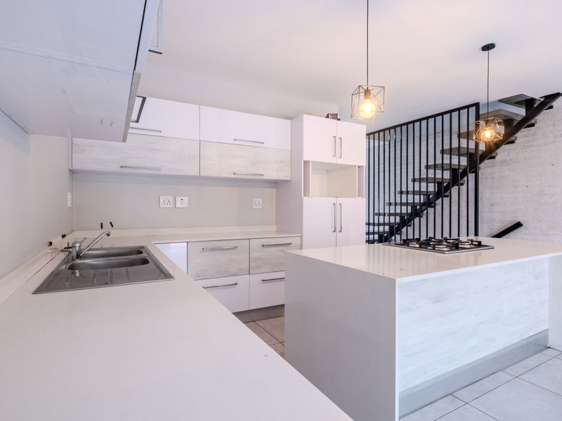 Modern Living with Exceptional Convenience - Photo 4